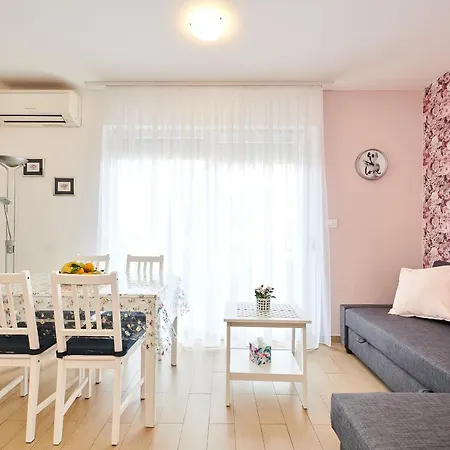 Apartment Nina