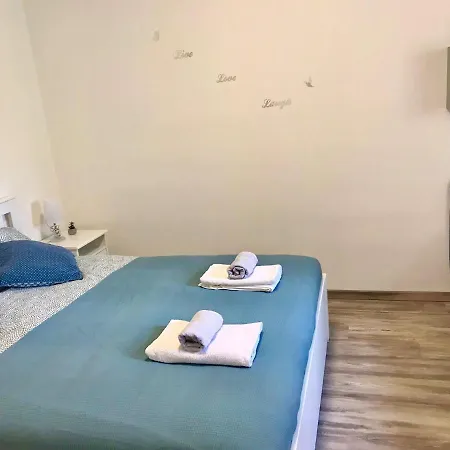 شقة Nina